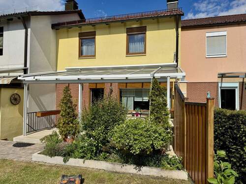 Terrasse mit Überdachung - 4 Zimmer Reihenmittelhaus in Nürnberg