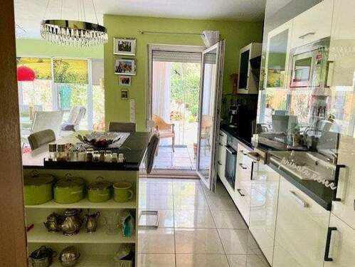 Küche mit Durchgang zum Wintergarten - 