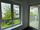 Fenster Küche und zur Loggia - 