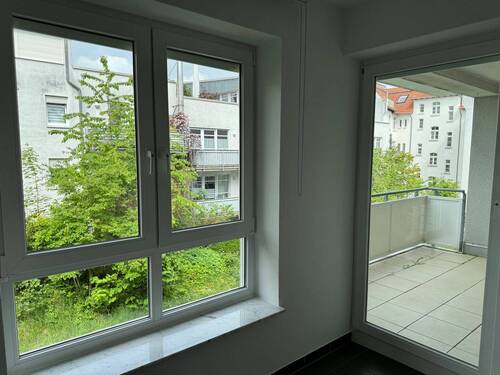 Fenster Küche und zur Loggia - 