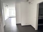 Blick aus Diele Richtung Küche - 2 Zimmer Etagenwohnung in Kassel