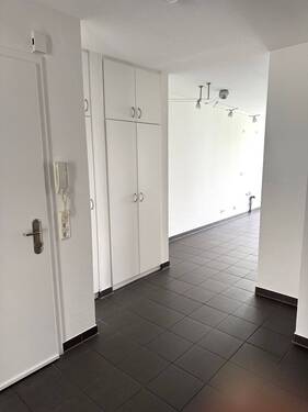 Blick zum Eingang Diele - 