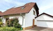Vorderansicht Hof - Traumhaft Wohnen freistehendes EFH+Doppelgarage+ebener Garten+topp Lage+OHNE Maklerprovision!