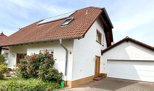Vorderansicht Hof - Traumhaft Wohnen freistehendes EFH+Doppelgarage+ebener Garten+topp Lage+OHNE Maklerprovision!