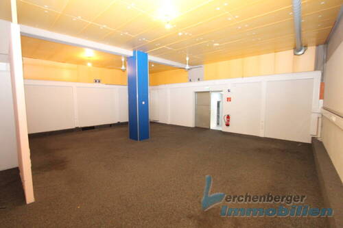 Gewerbeeinheit groß EG - Mehrfamilienhaus, Wohnhaus in Osterhofen