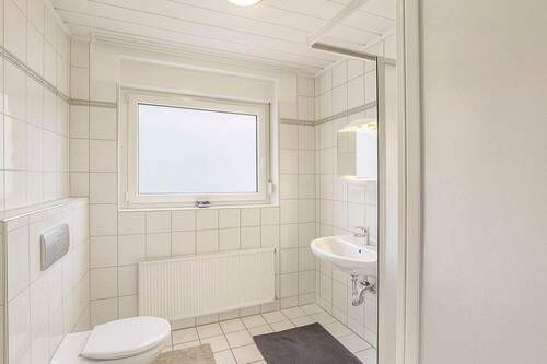 Bad unten - 5 Zimmer Einfamilienhaus in Hamm