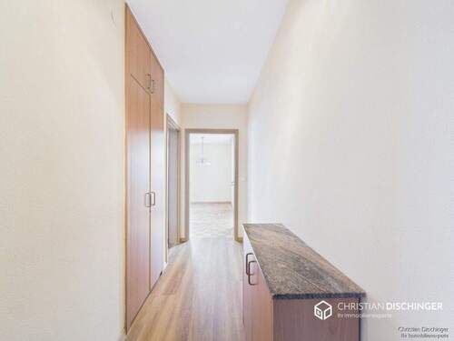 Flur - Etagenwohnung mit 73,00 m&sup2; in Obertraubling zum Kaufen