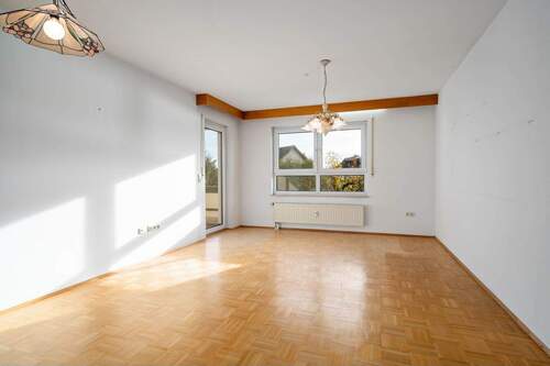 Wohnzimmer mit Loggia - 