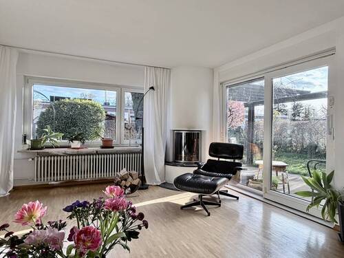 Wohnen - Großzügiger Bungalow mit Garten