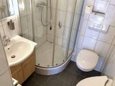 Gäste-WC mit Dusche - 