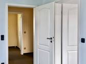 Teilansicht Flur und Durchgangszimmer - 