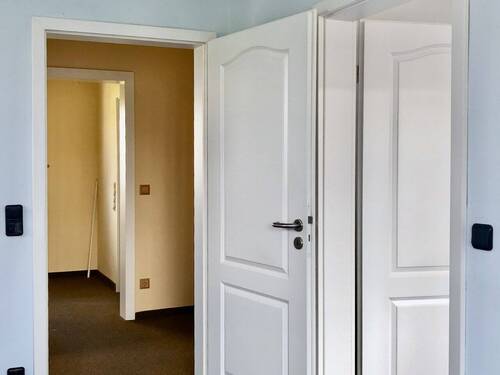 Teilansicht Flur und Durchgangszimmer - 