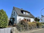 Vorderseite - Freistehendes Haus mit viel Potenzial *Verkehrsberuhigt und am Naturschutzgebiet*