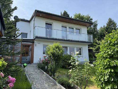 Gebäudeansicht - 5 Zimmer Einfamilienhaus in Dresden
