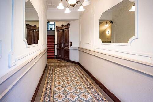 Treppenhaus Eingang - 3 Zimmer Etagenwohnung zum Kaufen in Berlin