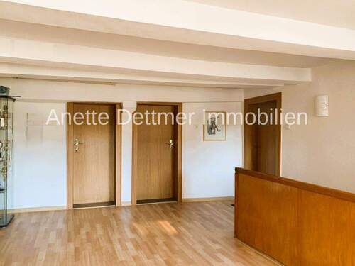 Diele im OG - Zugang zu Bad, Abstellraum und Kind Wohnen - 