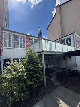 1 Eingang und Terrasse - TERRASSENWOHNUNG - Neid der Freunde - kostenlos dabei - REAL und MODERN - besonders und grenznah!
