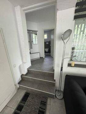 5 Flur und Bad - Treppe zum Wohnbereich - 