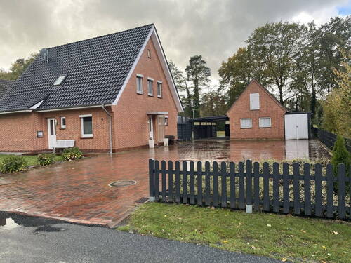 Haus mit Nebengebäude - Einfamilienhaus Neerstedt (zentral)