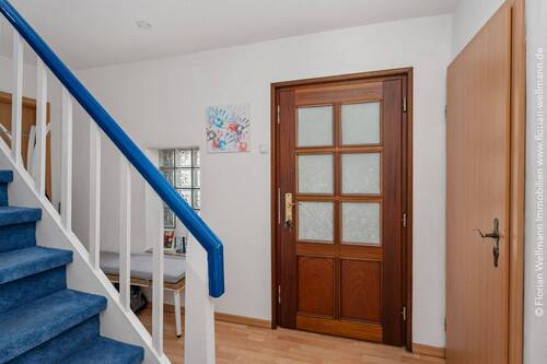 Eingang Vorderhaus - 8 Zimmer Mehrfamilienhaus, Wohnhaus in Cuxhaven