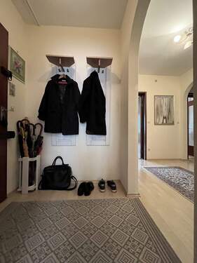 Flur mit Garderobenbereich - 