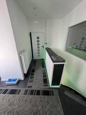 15 Flur und Kellertreppe - 