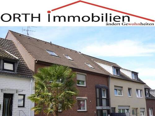 Hausansicht Straße - Sehr gepflegtes Dreifamilienhaus mit Doppelgarage in zentraler Wohnlage in Frechen