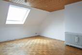 führt Sie in ein weiteres Schlafzimmer - 