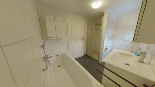 Dusch-/Wannenbad EG - 