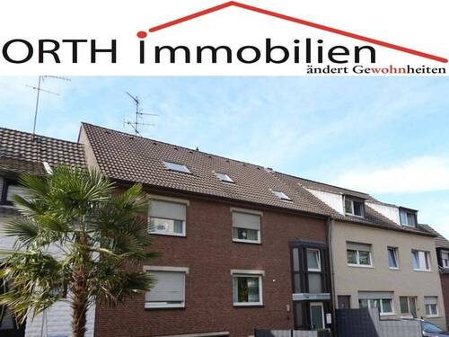 Hausansicht Straße - Sehr gepflegtes Dreifamilienhaus mit Doppelgarage in zentraler Wohnlage in Frechen