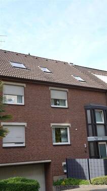 Hausansicht - 1 Zimmer Mehrfamilienhaus, Wohnhaus zum Kaufen in Frechen