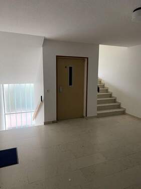 Treppenhaus_Aufzug.jpg - 