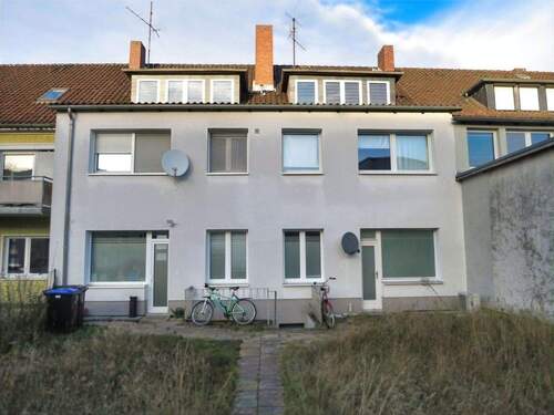 Hausrückseite - 2 Zimmer Etagenwohnung zum Kaufen in Wolfsburg