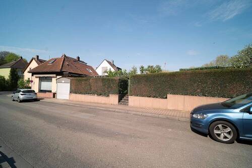Straßenansicht - Einfamilienhaus mit 100,00 m&sup2; in Frankfurt am Main zum Kaufen