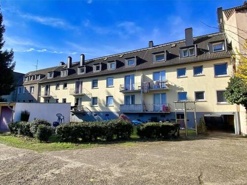 Gebäudefront hinten - 3 Zimmer Mehrfamilienhaus, Wohnhaus zum Kaufen in Duisburg