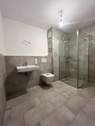 Badezimmer mit Glassdusche - 