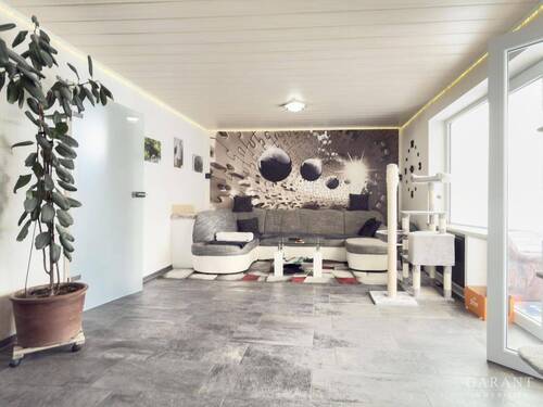 Wohnzimmer - *** Viel Platz für die Familie: Freistehendes Einfamilienhaus mit großem Garten in ruhiger Lage ***