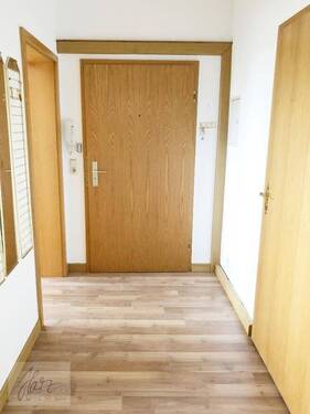 Flurbereich mit Blick Richtung Wohnungseingangstür - 
