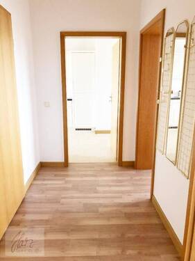 Flurbereich mit Blick Richtung Küche - 