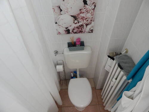 Badezimmer - Etagenwohnung mit 50,00 m² in Düsseldorf zum Kaufen