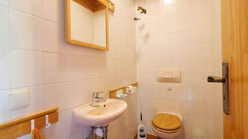 Gäste WC - Einfamilienhaus mit 218,00 m&sup2; in Bad Wünnenberg zum Kaufen