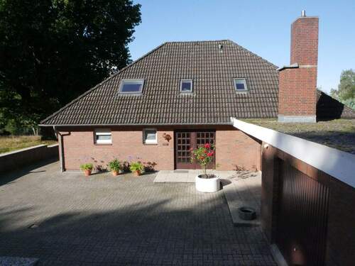 Rückansicht u. Haupteingang - 7 Zimmer Mehrfamilienhaus, Wohnhaus in Welmbüttel