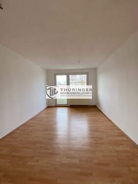 Wohnzimmer - 4 Zimmer Etagenwohnung in Gera