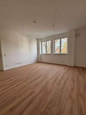 Helles Wohnzimmer - 2 Zimmer Etagenwohnung zur Miete in München