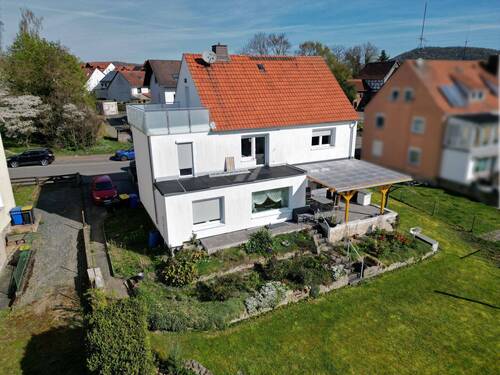 Aussen_Hinteransicht_1 - Umfassend saniertes Zwei- bis Dreifamilienhaus mit großem Grundstück in Gudensberg