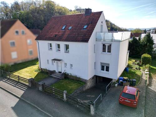 Aussen_Vorderansicht_1 - 9 Zimmer Mehrfamilienhaus, Wohnhaus zum Kaufen in Gudensberg