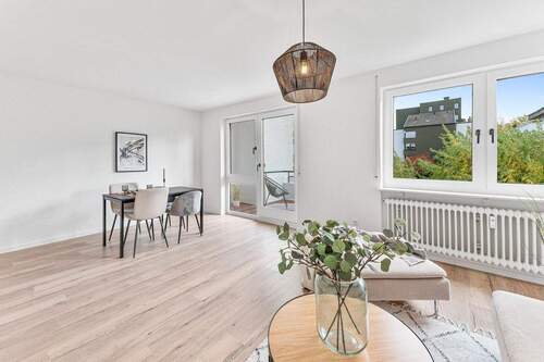 Wohn- Esszimmer - Sonnige Wohnung mit Balkon, Einzelgarage und großem Keller