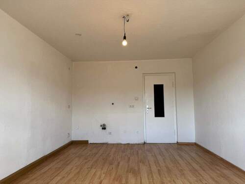 Zimmer 2 ( Küche fehlt noch) - 2 Zimmer Etagenwohnung in Nürnberg