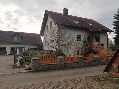 Außenansicht Wohngebäude - 3 RWG inkl. Stellplatz in schöner ruhiger Lage in Pödelwitz