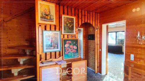 Eingangsbereich mit Treppe ins OG - Einfamilienhaus mit 250m² Nutzfläche! in toller Lage von Dresden Gönnsdorf, vollunterkellert, Garage, Ausbaureserve